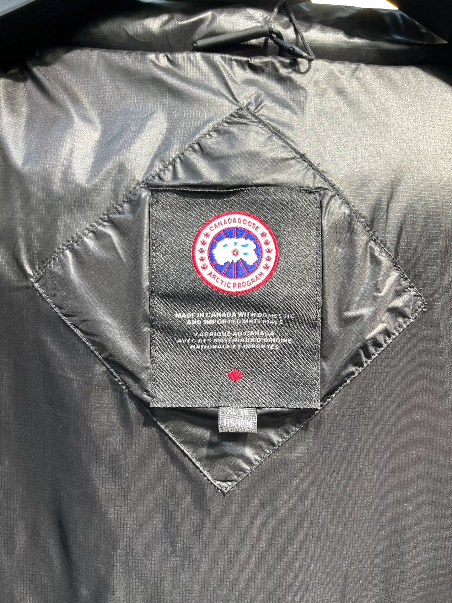 P540 🇨🇦Canada Goose""🇨🇦🌟 Canada Goose Puff Down Vest has always been recognized as the warmest down jacket. Various Instagram celebrities, Internet celebrities, and celebrities often wear it for street photos. I make Canada Goose every year, but I still can't get rid of my love for it. No matter how cold the days are, there is no need to be afraid, because there is! Filled with 90% white duck down, it is the legendary warmest down jacket and is known as a must-have for Arctic outdoor sports! The most popular down jacket in the world, celebrities are rushing to buy it, it is a must-have!  size：xs-xxl